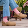 Klassisk håndlaget vegansk suede-klog Klassisk håndlaget vegansk suede-klog