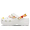 Pustende hvite sandaler