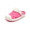 Små Crocs-sandaler med flat hæl i rosa til utendørs bruk